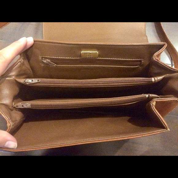 💯 Authentic Givenchy Crossbody - Picture 4 of 11